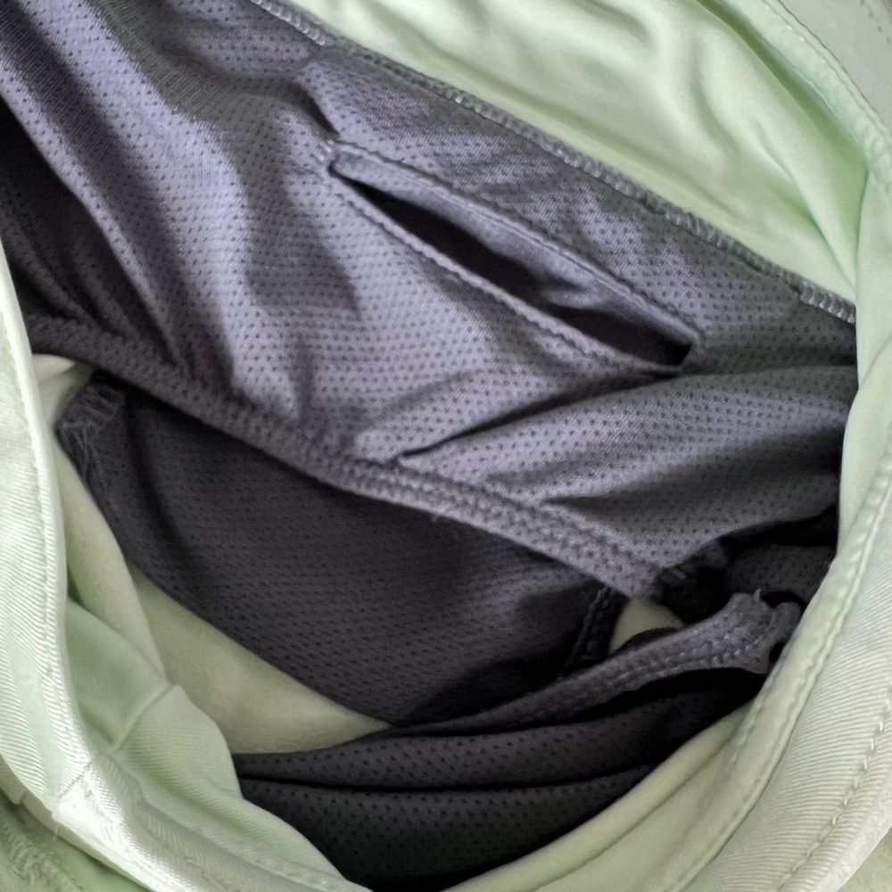 oiselle Spring Green Women's 4” Roga Running Shorts. Size 6 - Picture 7 of 7